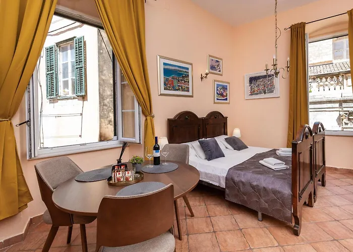 Amoret Apartments