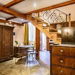 Amoret Apartments