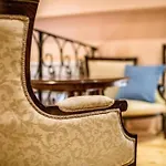 Amoret Apartments