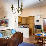 Amoret Apartments