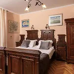 Amoret Apartments