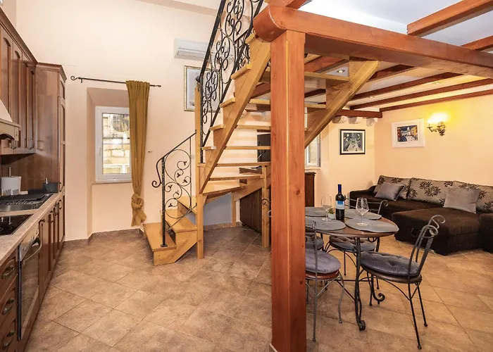 Amoret Apartments