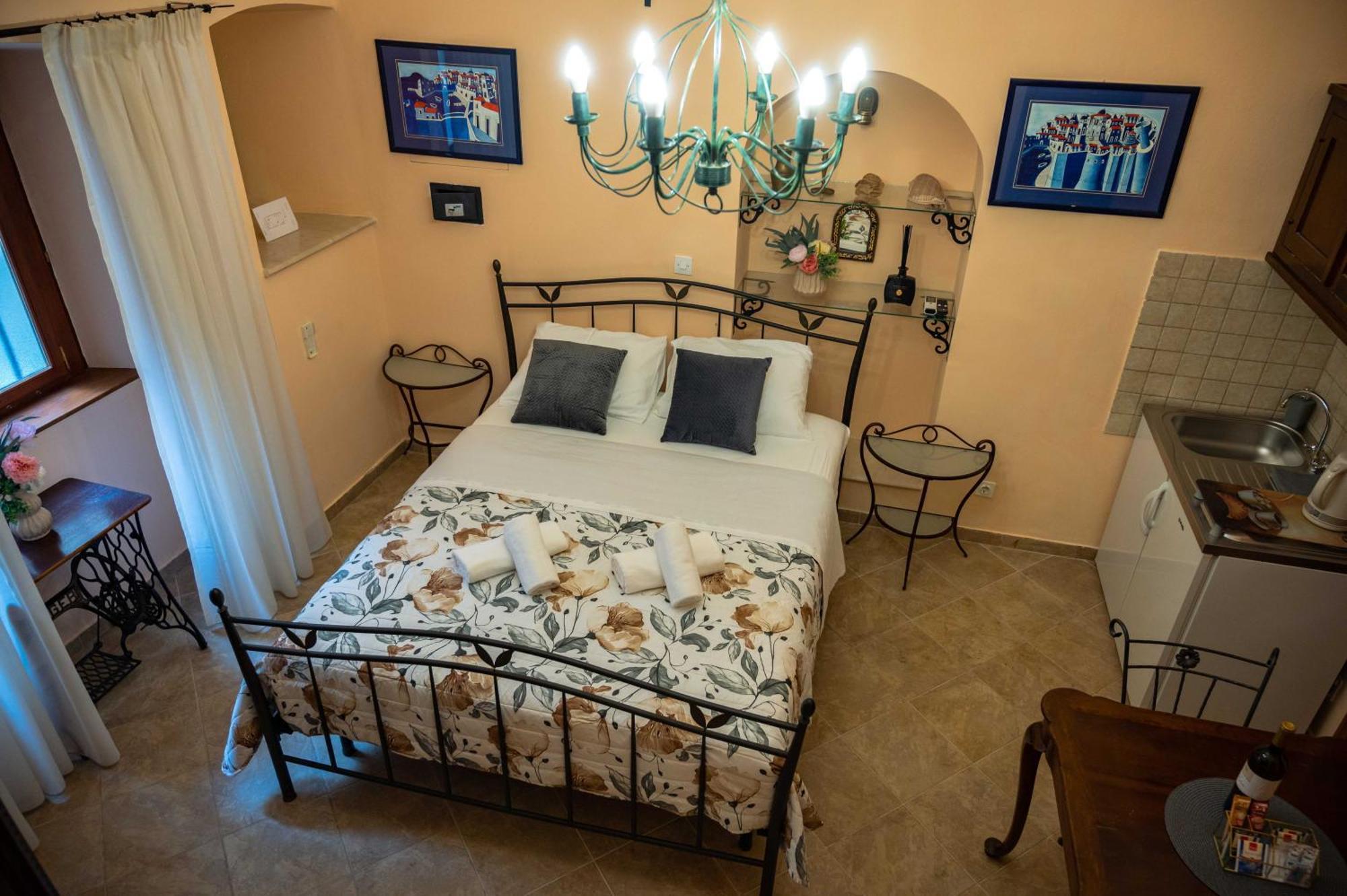 Amoret Apartment