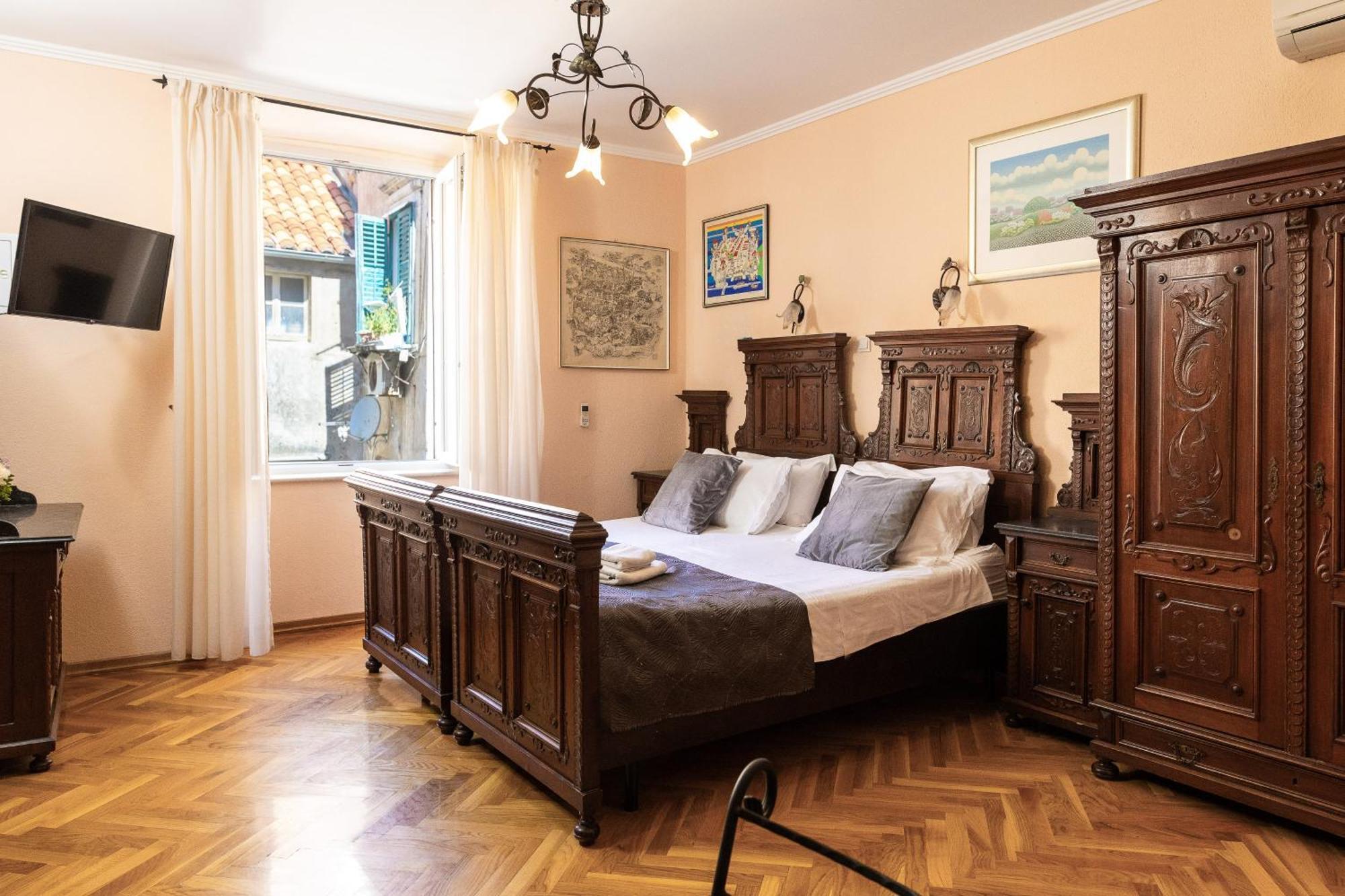 Amoret Apartment