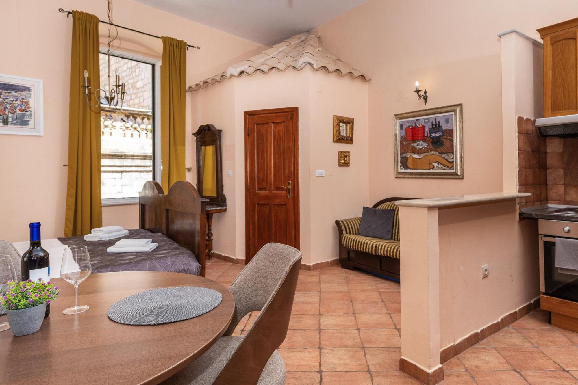 Amoret Apartment *