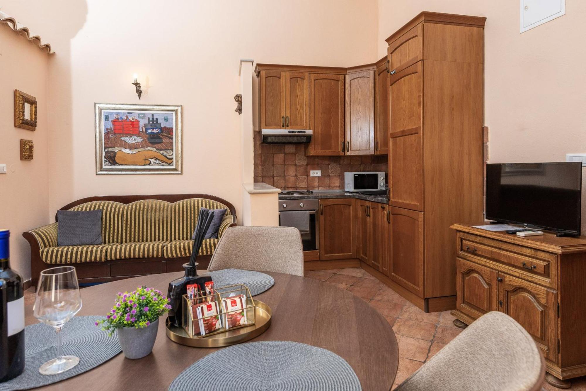 Amoret Apartment *