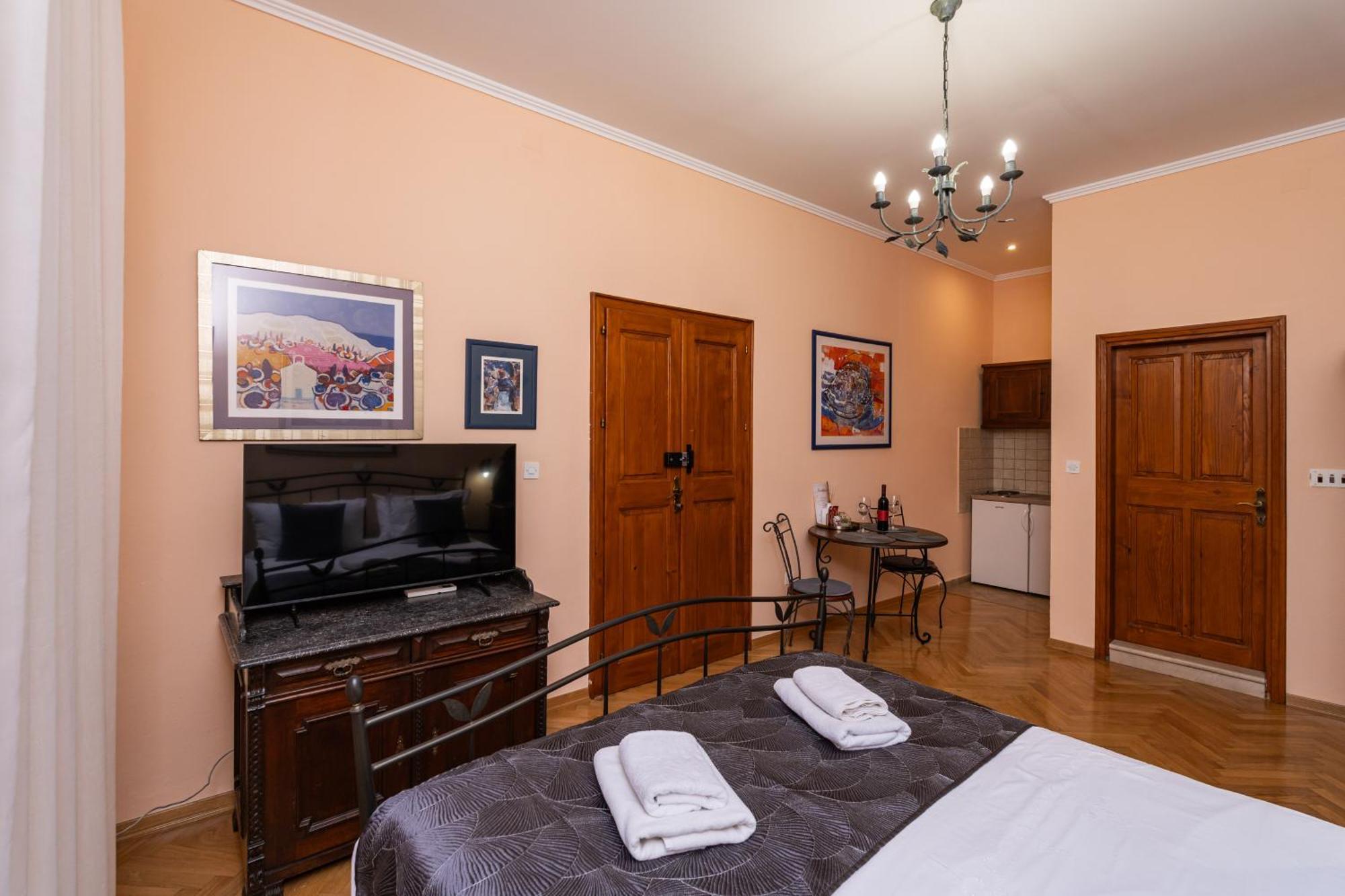 Amoret Apartment *