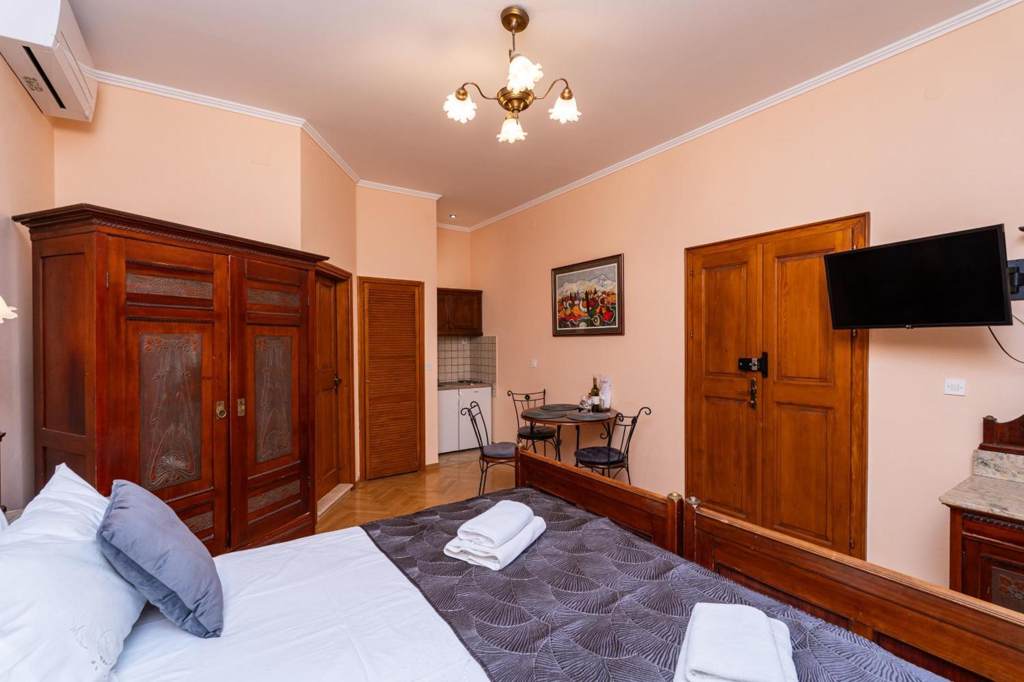 Amoret Apartment