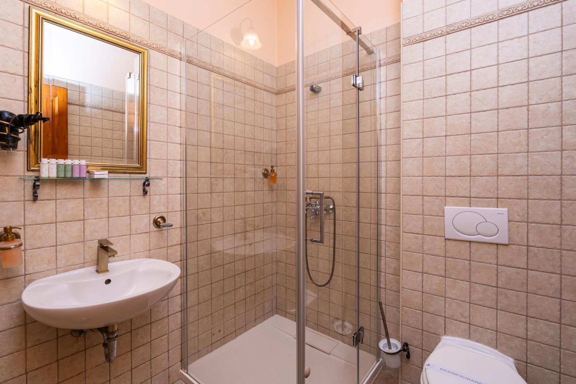 Amoret Apartment *
