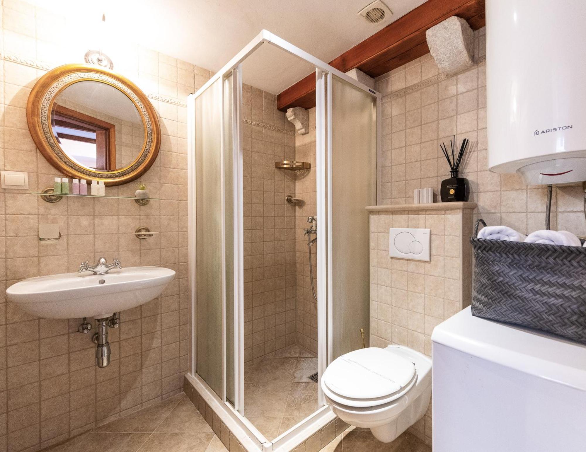 Amoret Apartment *