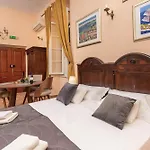 Amoret Apartments